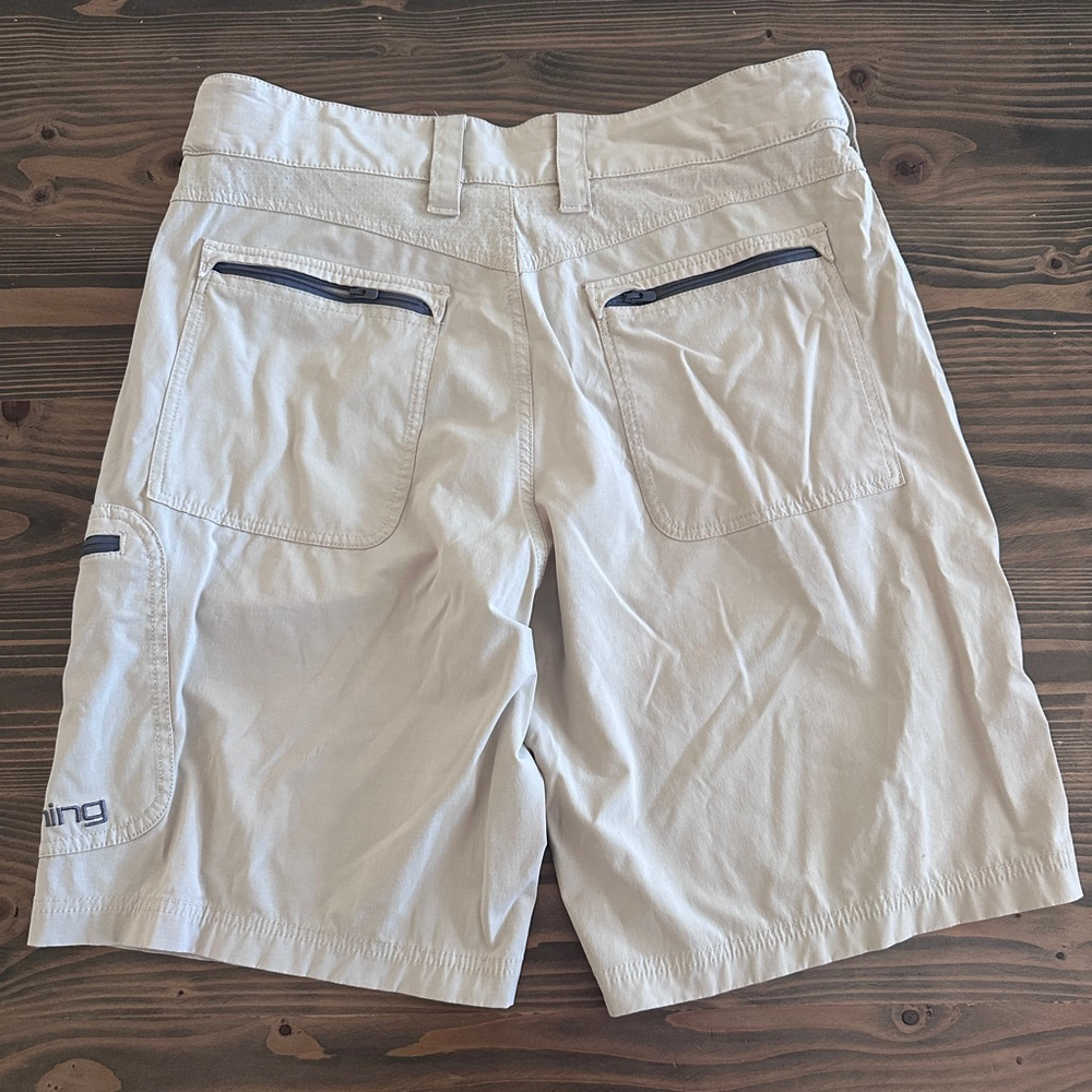 Huk Shorts Men’s L Beige Fishing Performance Zip Pocket 9.5 Inseam - Picture 5 of 7